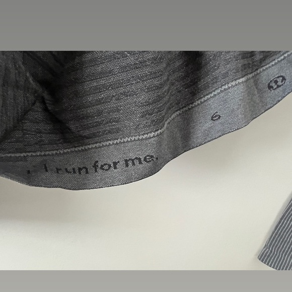 lululemon | Swiftly Tech Long Sleeve | grey print | size 6 - Picture 9 of 9